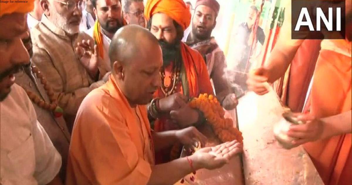Diwali 2022: CM Yogi offers prayers at Hanuman Garhi temple in Ayodhya